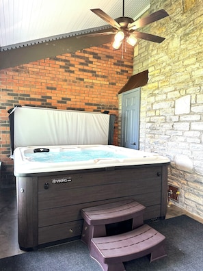6 person hot tub