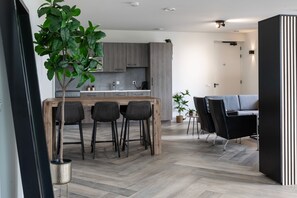 From casual breakfasts to formal dinners, our dining area shines.