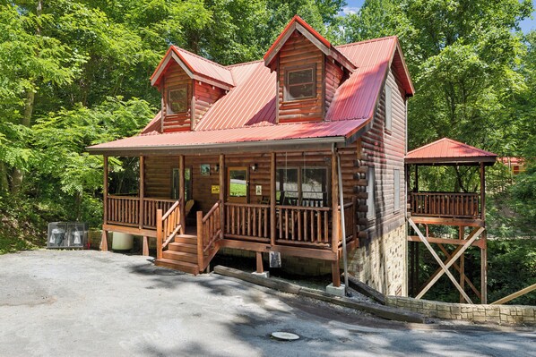 Exterior of cabin - Welcome home!