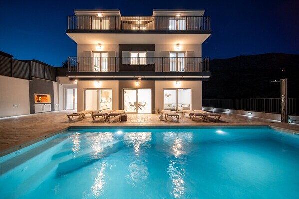 7-bedroom Villa MI in Mali Rat