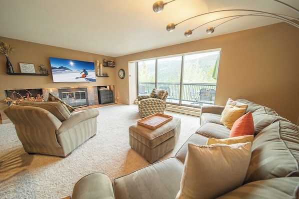 Bright, beautiful vacation condo at Saints John!