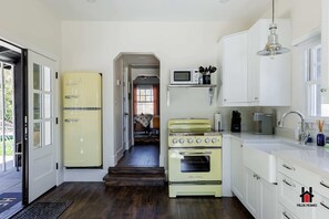 Includes appliances, plenty of cooking space & a Keurig coffee machine!