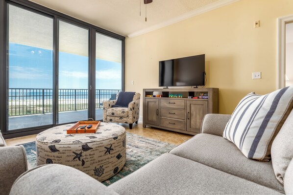 001 Wave Watcher Gulfview Living Room with TV