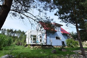 Außenseite Ferienhaus [Sommer]