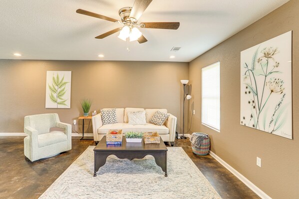 Pocahontas Vacation Rental | 2BR | 2.5BA | 1,486 Sq Ft | Stairs Required