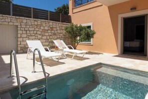 Private pool 2m X 3m