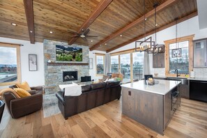 The main living area of O`Brien Penthouse East is framed on both sides by accordion style doors, providing for expansive views of downtown Whitefish & the surrounding mountains.