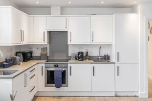 Kitchen (2)