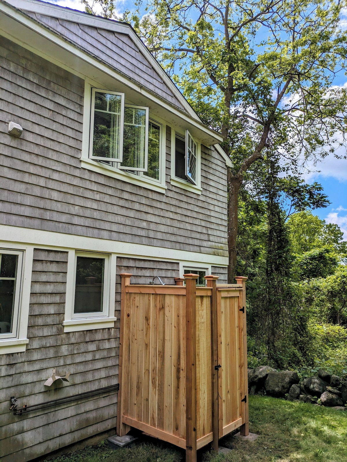 Cedar Grove Cottage with elevated, stunning views of LI Sound