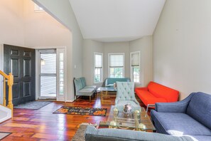 Sitting Room | 1st Floor