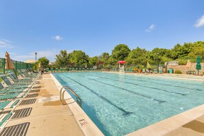 Canal Run Community Amenities | Outdoor Pool