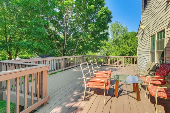 Point of Rocks Vacation Rental | 3BR | 2.5BA | 3,200 Sq Ft | Stairs Required