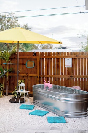 Plunge pool