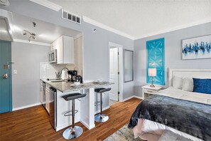 Room with 1 Super King bed, and 1 full size sofa bed, 1 portable crib, Wi-Fi, TV