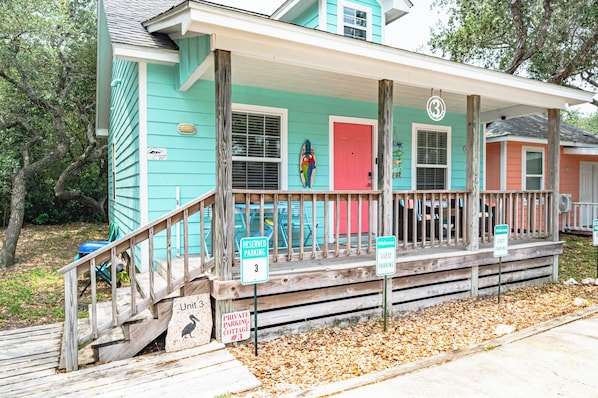 Cozy beach cottage for all of your Rockport fun!