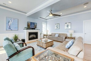 Mid-Level Living Room with Deck Access