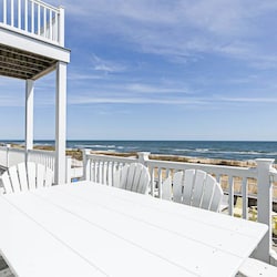Mid-Level Deck with Seating