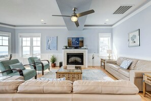 Mid-Level Living Room with Deck Access