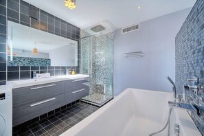 Bathroom Bedroom 1 ( master bedroom)