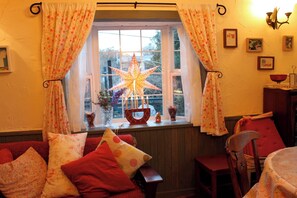 We can also decorate Wild Strawberry's cute living room/event.