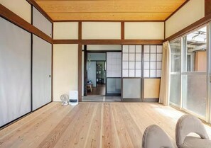 The solid wood floor is gentle on children and dogs.