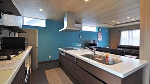 [Kitchen] Cooking utensils are also available.