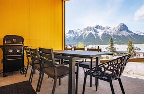 Dining in the majesty