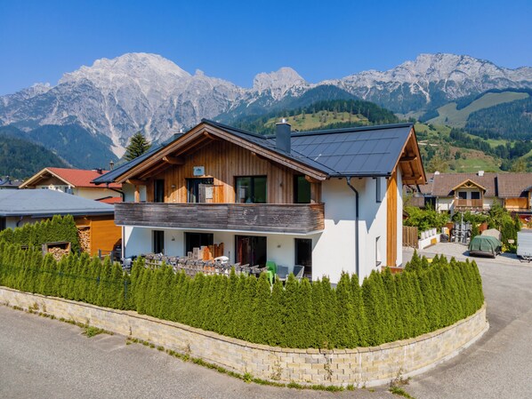 Außenseite Ferienhaus [Sommer]