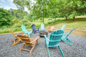 Shared Fire Pit | ~3 Mi to Shenandoah River