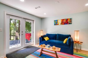 Studio | Full Sleeper Sofa | Free WiFi | Single-Story Unit (Lower Level)