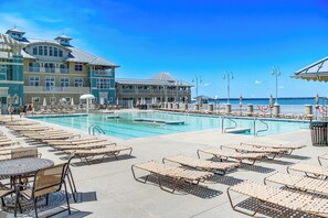 Sunset Island | Community Amenities
