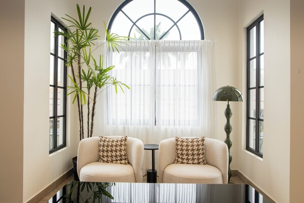 Coffee table in corner 