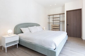 Bedroom with King bed / Habitacion con Cama King
