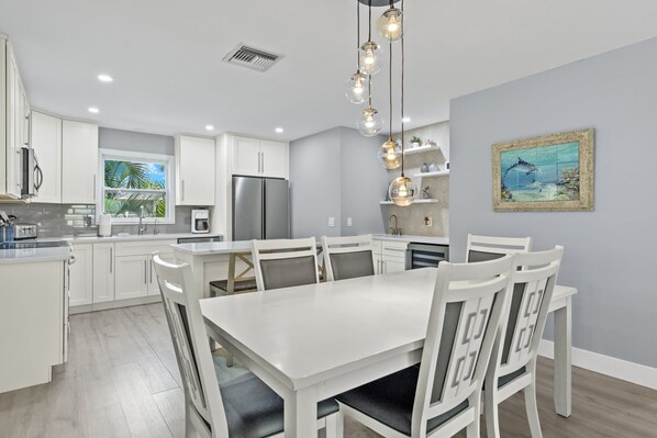 Kitchen/Dining Combo