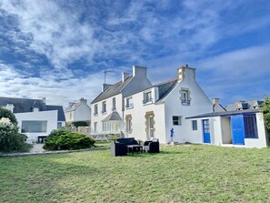 Large Breton house (2 in 1) by the sea