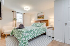 The bedroom downstairs.