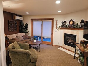 A09_LIVING AREA FRON KITCHEN