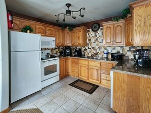 AP16 Kitchen4