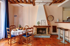 The kitchen and dining area