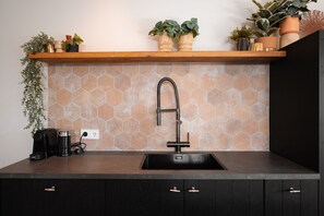 A quooker and nespresso machine is available