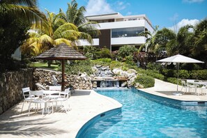 Jan Sofat Luxury Resort with swimming pool & tropical garden (2)