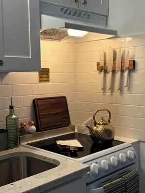 Electric cook top with oven.
