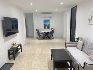 Living/dining area