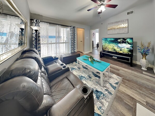 Welcome To Palms at Cove View 1704 - Glowing Fun