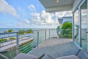 Lounge and relax with a magnificent view
