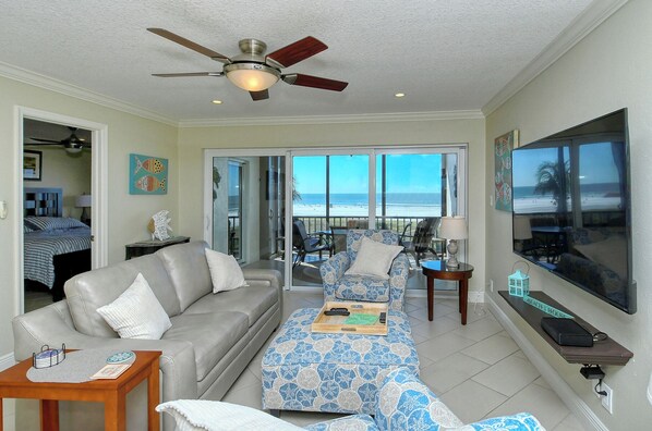 Living Area - Beautiful 5th floor unit with amazing views of The Gulf of Mexico and Siesta Key Beach.