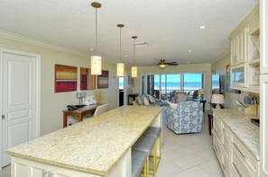Look Through - Kitchen - Lanai