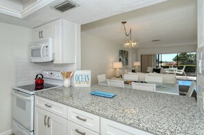 Kitchen - Granite countertops