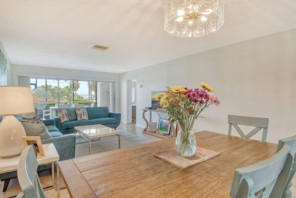 Steps from Siesta Key Beach - Dining Area - Lanai