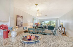 Look Through - Kitchen - Lanai